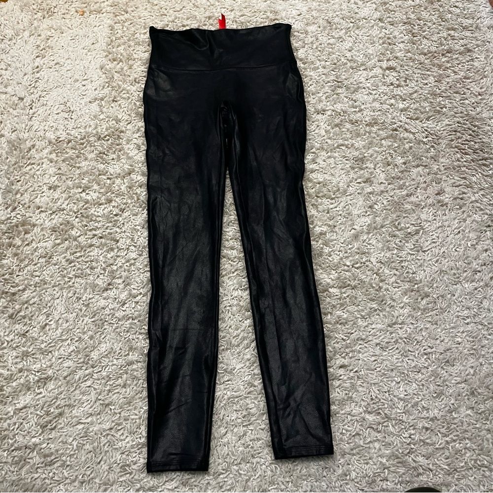 Spanxs women’s faux leather leggings size medium